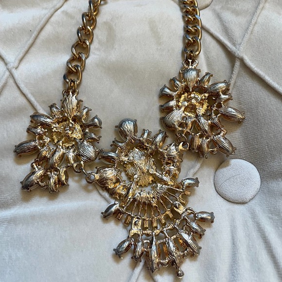Vintage Flowers design, Gold Necklace - Picture 3 of 7